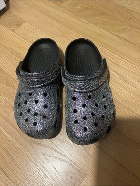 CROCS Classic Glitter Clog in Silver Multi